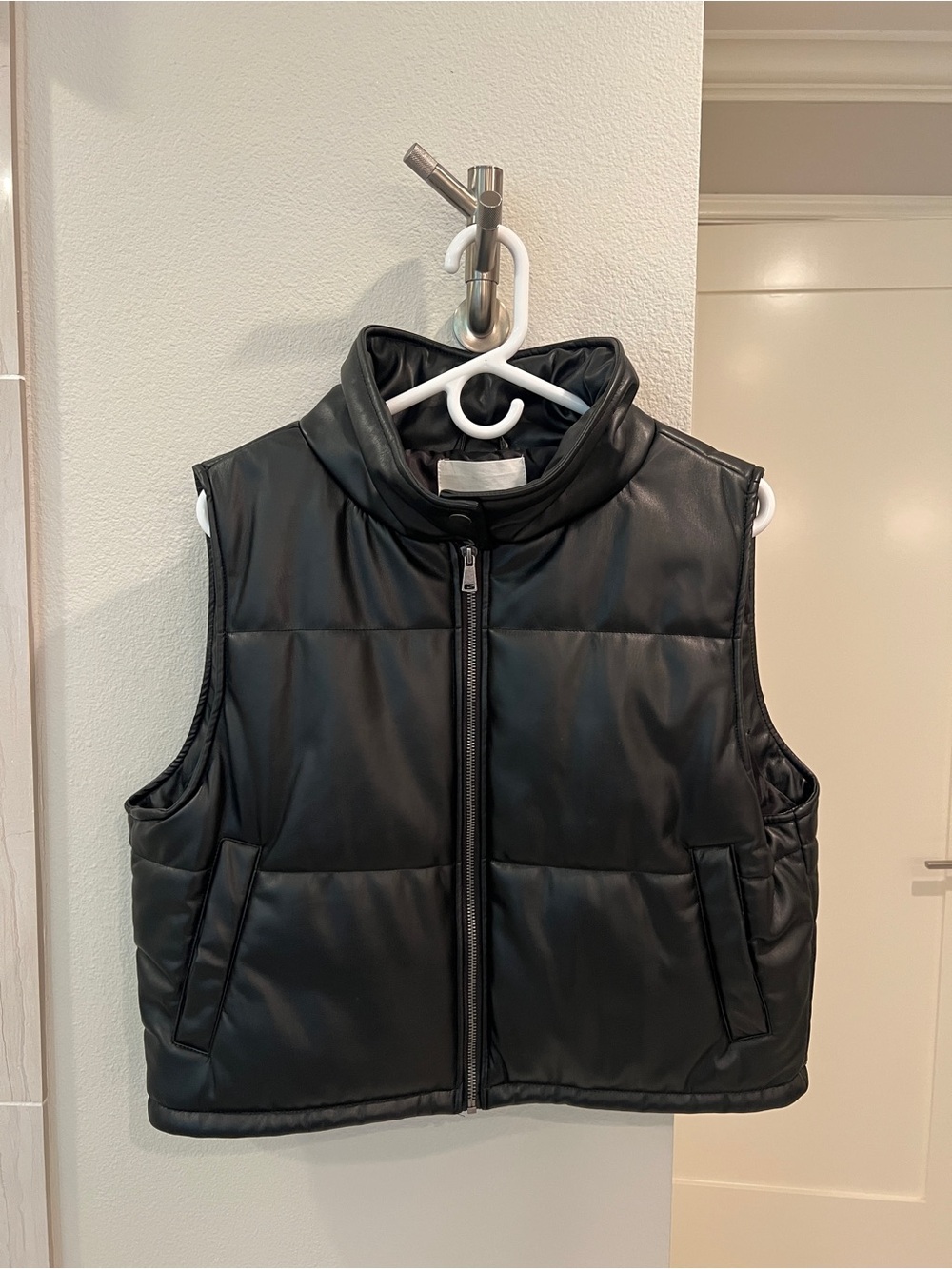 Women’s Cropped Vegan Leather Black Puffer Vest Jacket - Anthropologie